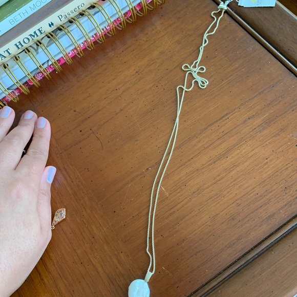 KendraScott Gold Baroque Pearl Priscilla Necklace - Picture 11 of 12